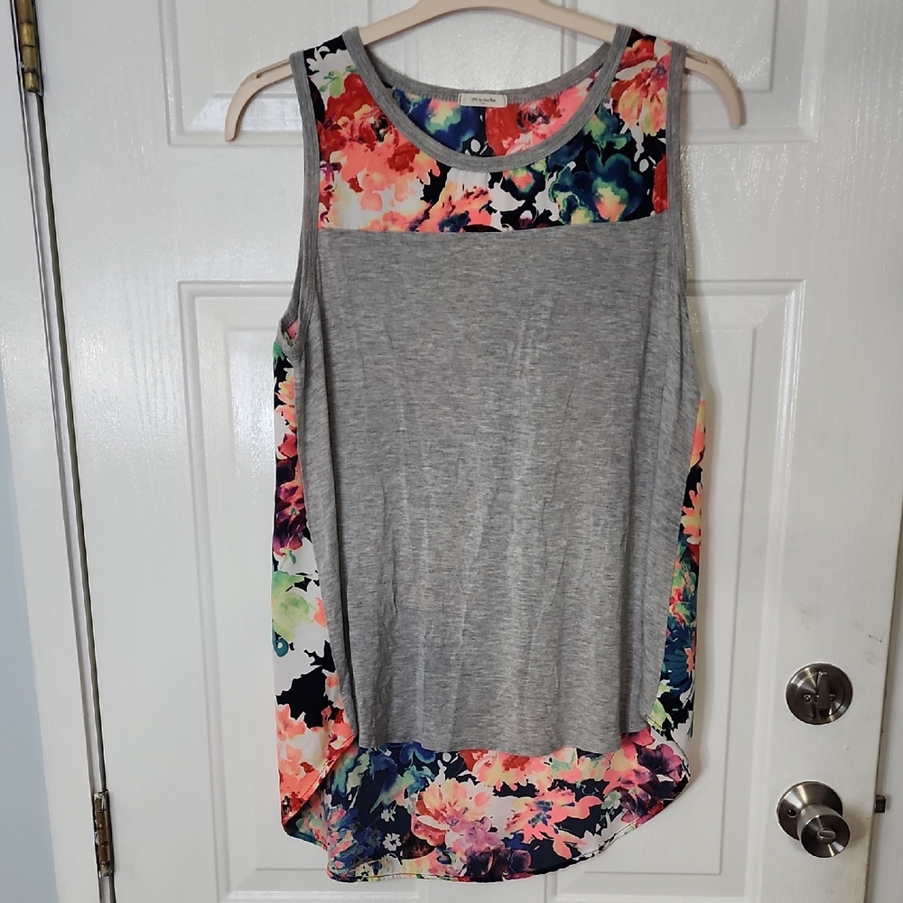 12 Pm By Mon Ami Gray Floral Tank Top
